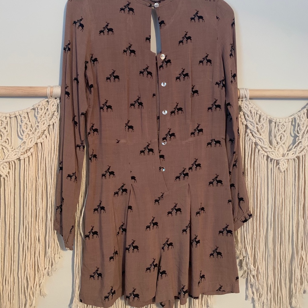 Sweet little printed romper with shorts, jrs sz L